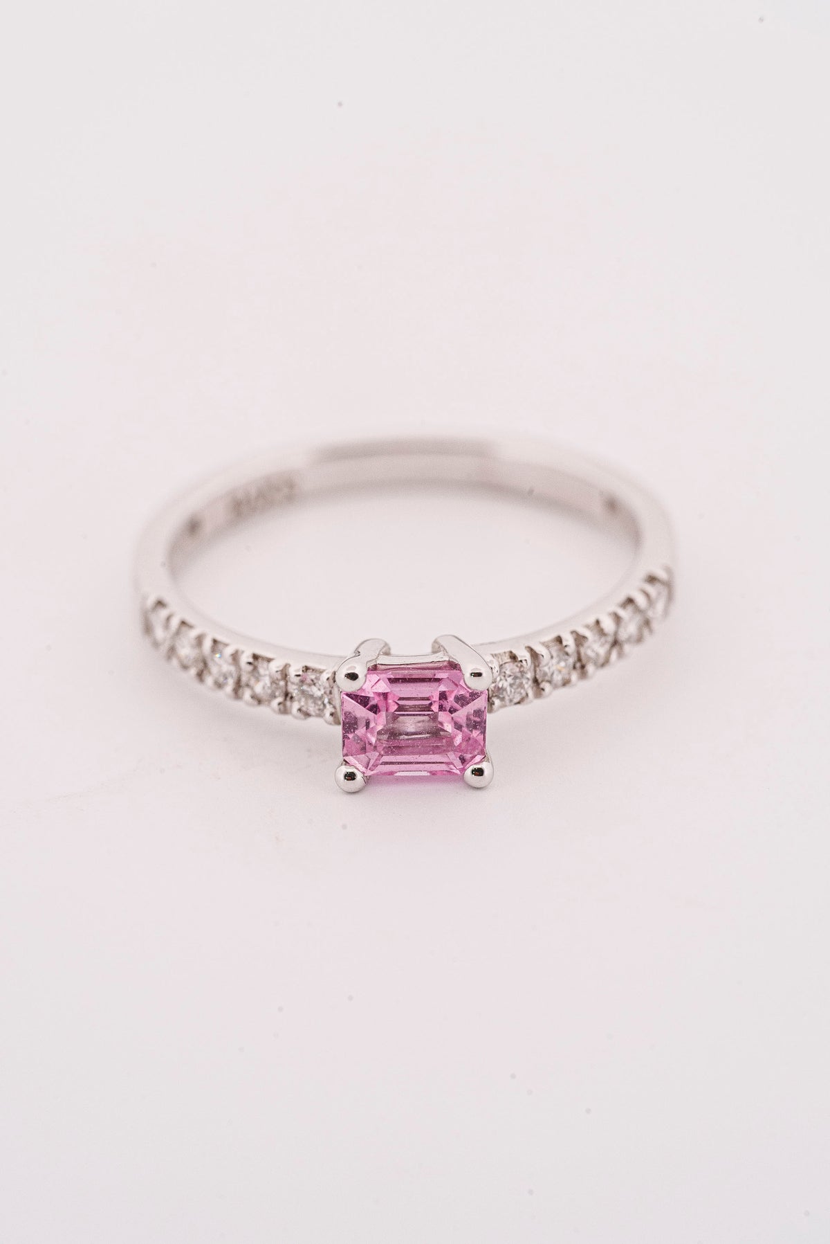 Anello Zaffiro Pink